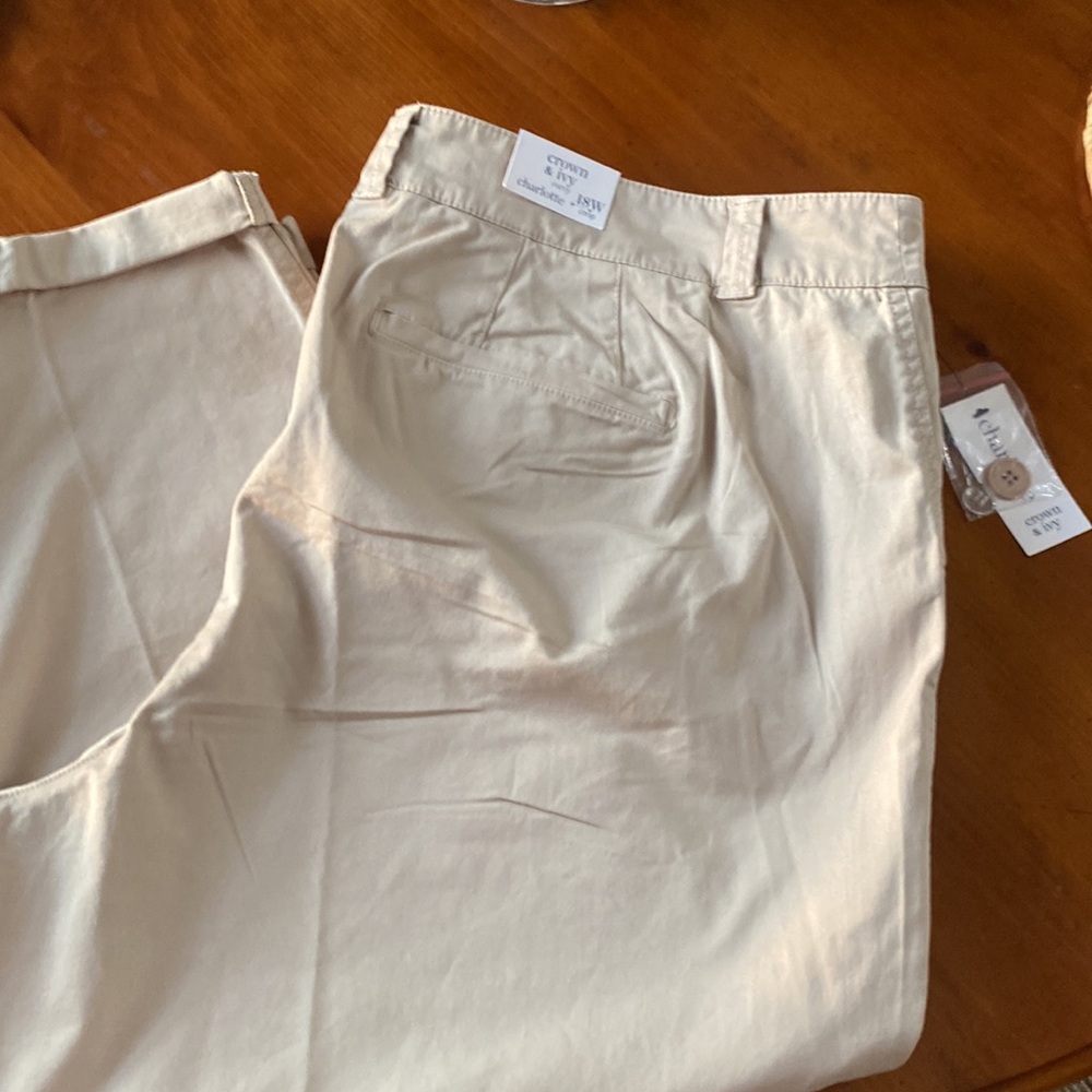 Crown & Ivy NWT Khaki Cropped Curvy Ladies Cropped Relaxed Fit Pants - Sz 18W